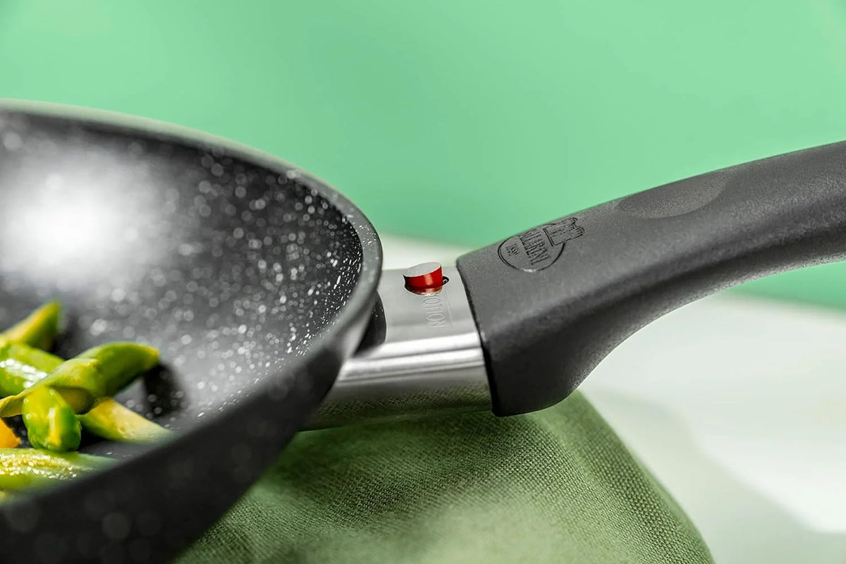 28 cm Non-Stick Aluminium Braising Pan with Lid P65030