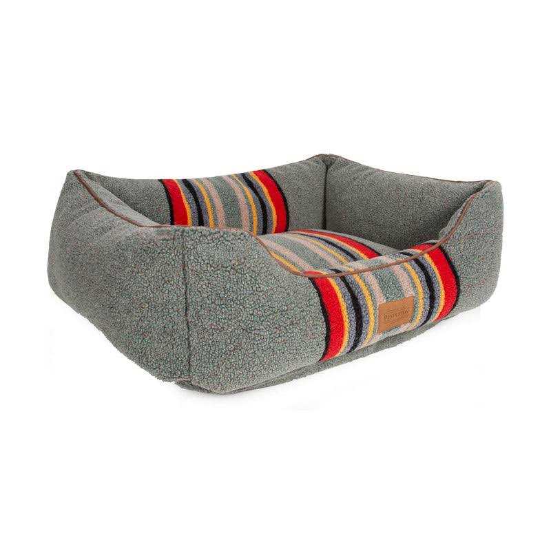 Vintage Dog Bed R7401