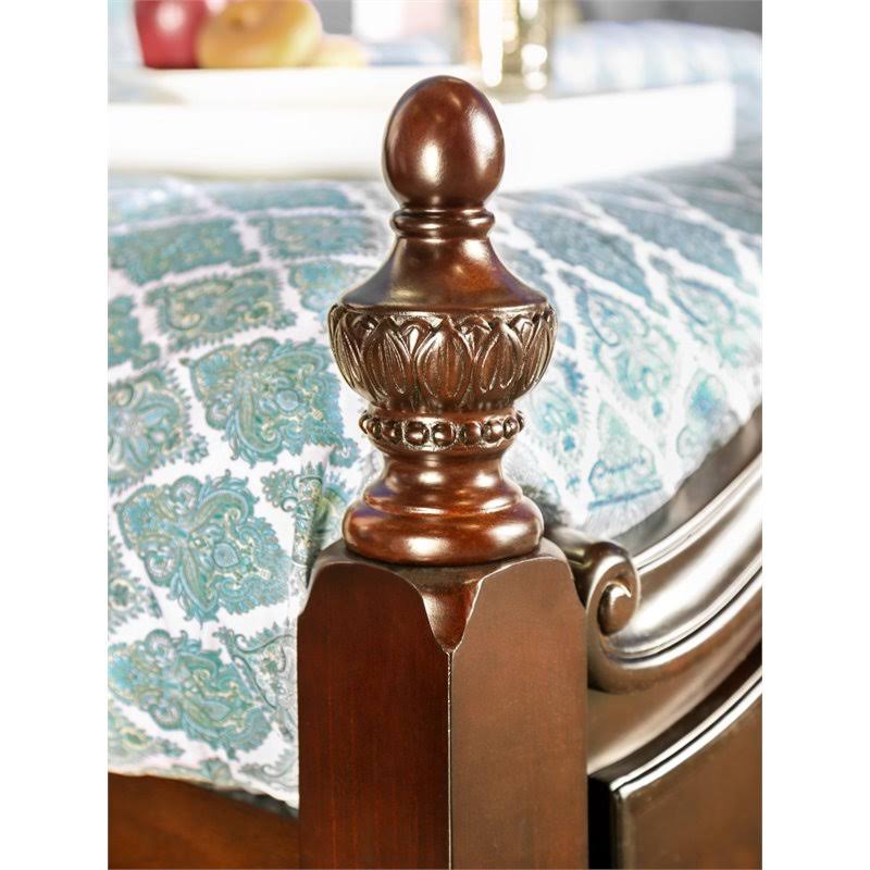 Queen Poster Bed in Cherry T38768